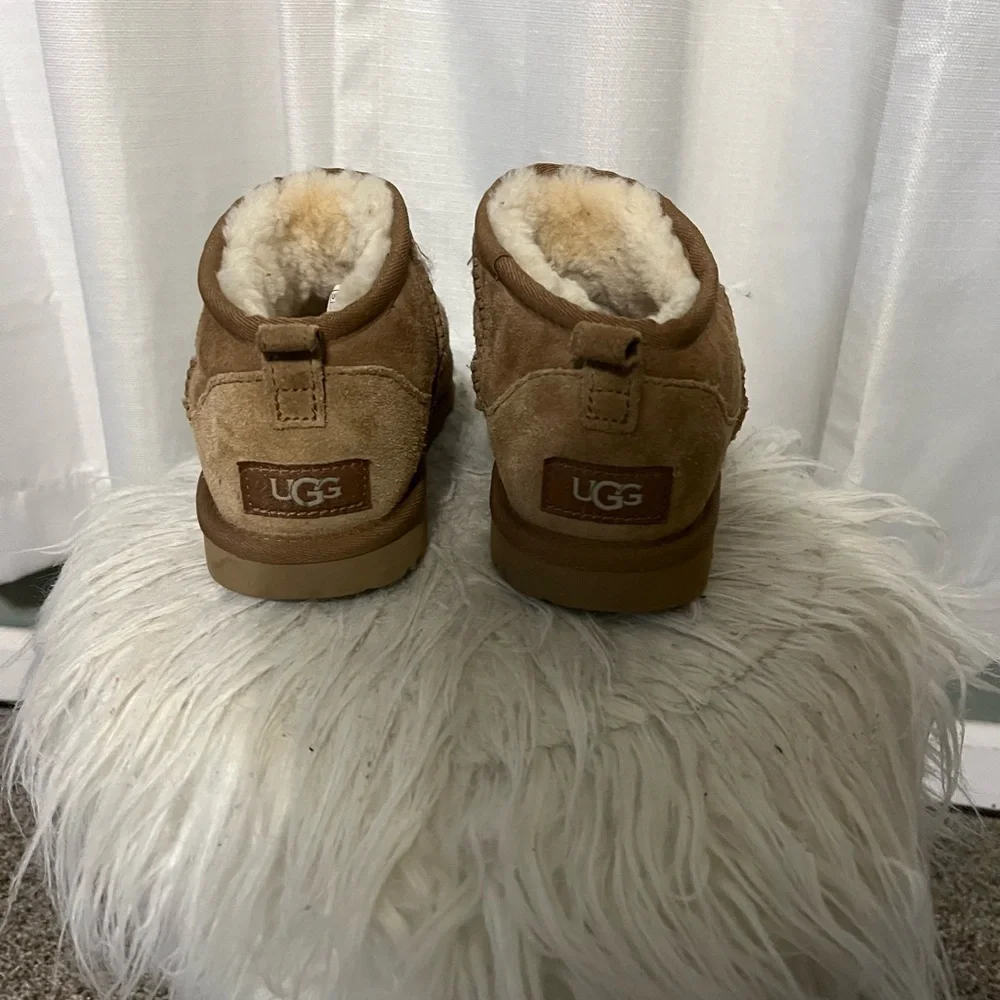 Big kids Uggs - Picture 4 of 8